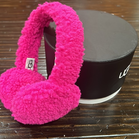 UGG Bright Pink Ear Muffs💕 Hard case round box included.  NEW! - Picture 5 of 6
